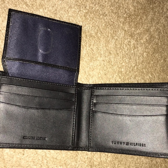 Tommy Hilfiger Wallet - Picture 3 of 3